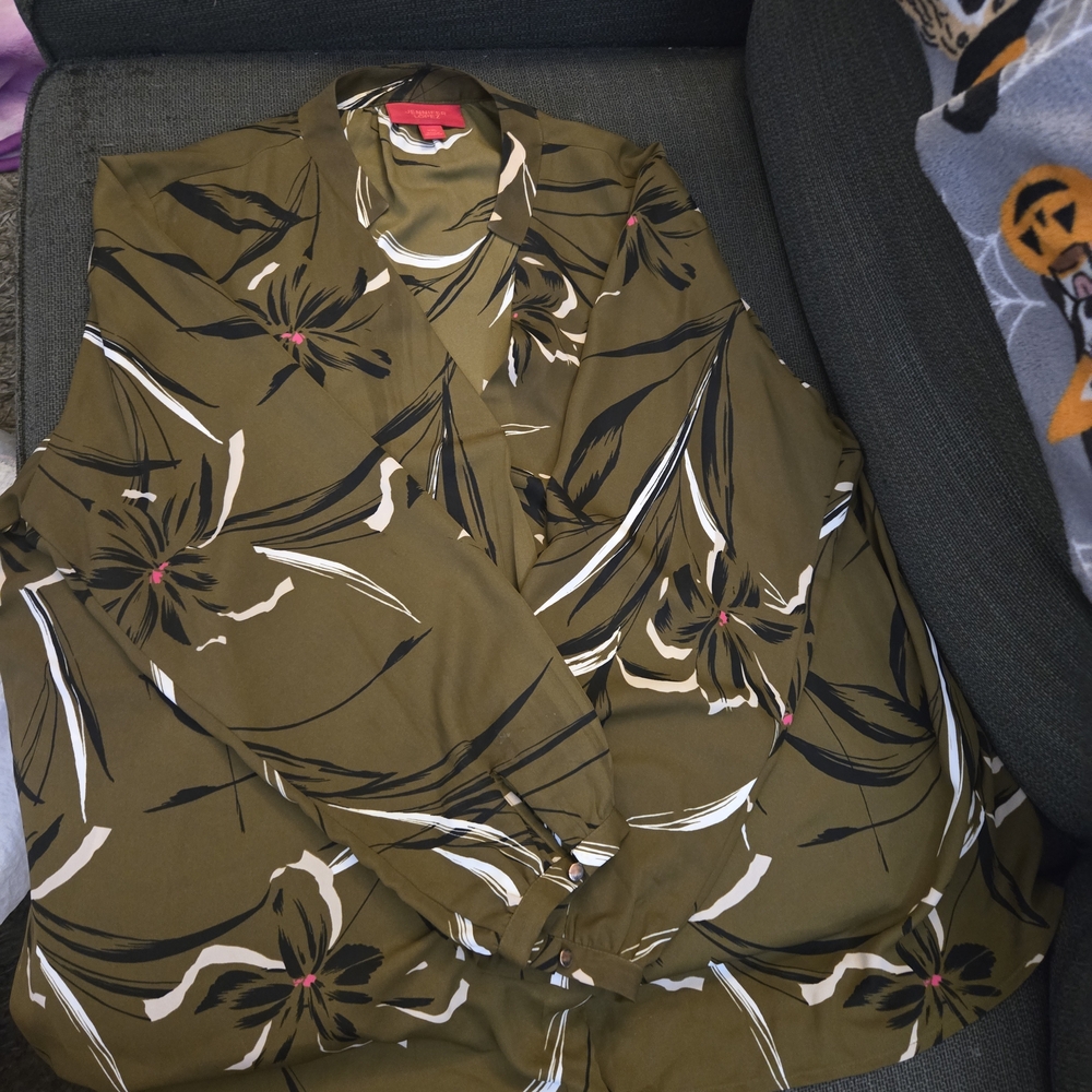 Jennifer Lopez Olive and Black Patterned Top